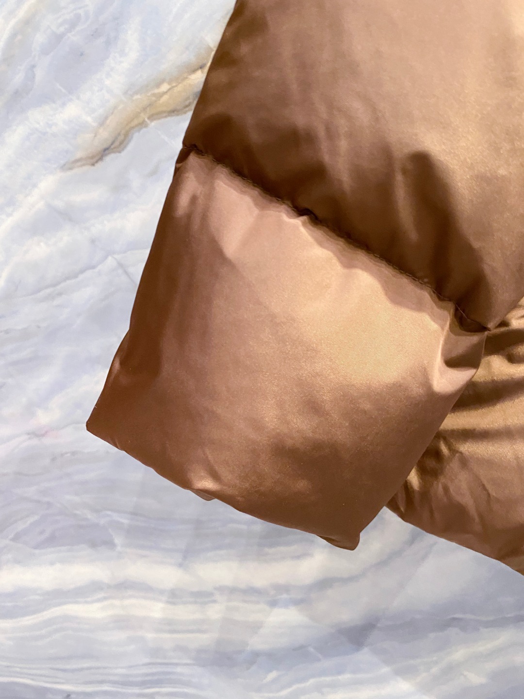 Prada 普拉达2025秋冬专柜同步新品发布，最新款羽绒服出货，全部原版购入，今年最新色，无论面料和辅