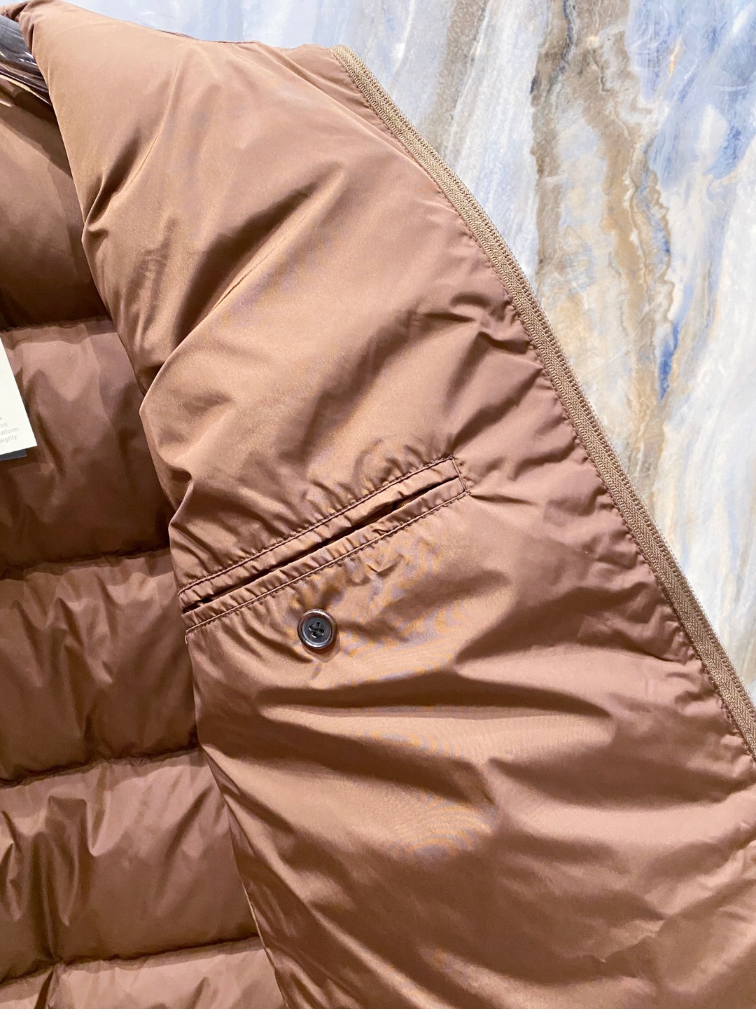 Prada 普拉达2025秋冬专柜同步新品发布，最新款羽绒服出货，全部原版购入，今年最新色，无论面料和辅