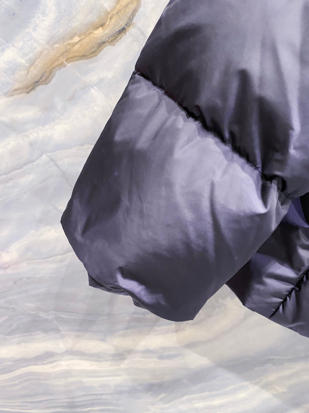 Prada 普拉达2025秋冬专柜同步新品发布，最新款羽绒服出货，全部原版购入，今年最新色，无论面料和辅