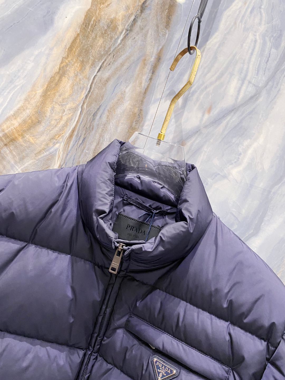 Prada 普拉达2025秋冬专柜同步新品发布，最新款羽绒服出货，全部原版购入，今年最新色，无论面料和辅