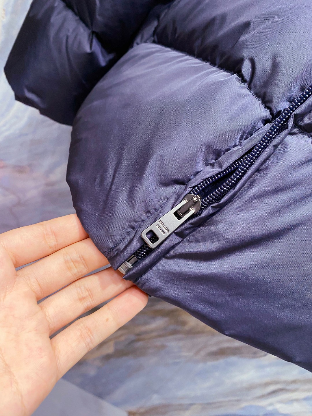 Prada 普拉达2025秋冬专柜同步新品发布，最新款羽绒服出货，全部原版购入，今年最新色，无论面料和辅