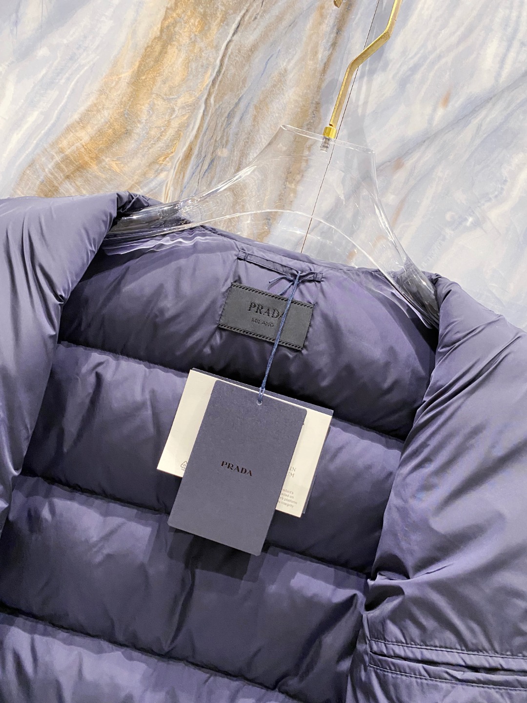 Prada 普拉达2025秋冬专柜同步新品发布，最新款羽绒服出货，全部原版购入，今年最新色，无论面料和辅