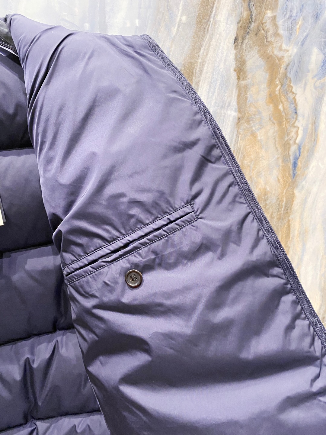 Prada 普拉达2025秋冬专柜同步新品发布，最新款羽绒服出货，全部原版购入，今年最新色，无论面料和辅