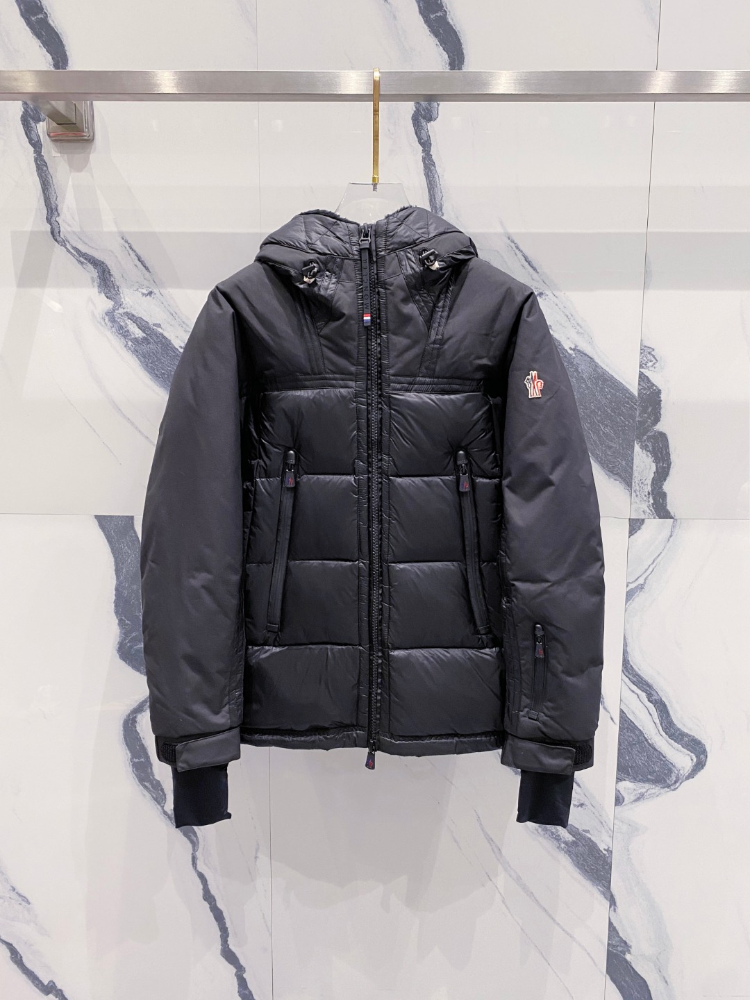 特级羽绒⬆️ Moncler Grenoble男士Morgins羊毛皮拼接里羽绒服.高端单品.原版购入开