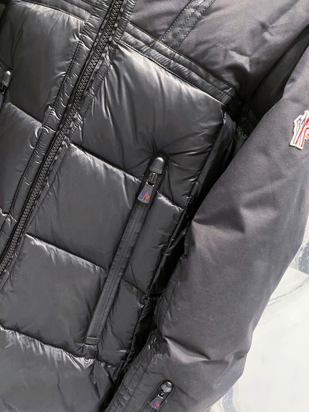 特级羽绒⬆️ Moncler Grenoble男士Morgins羊毛皮拼接里羽绒服.高端单品.原版购入开