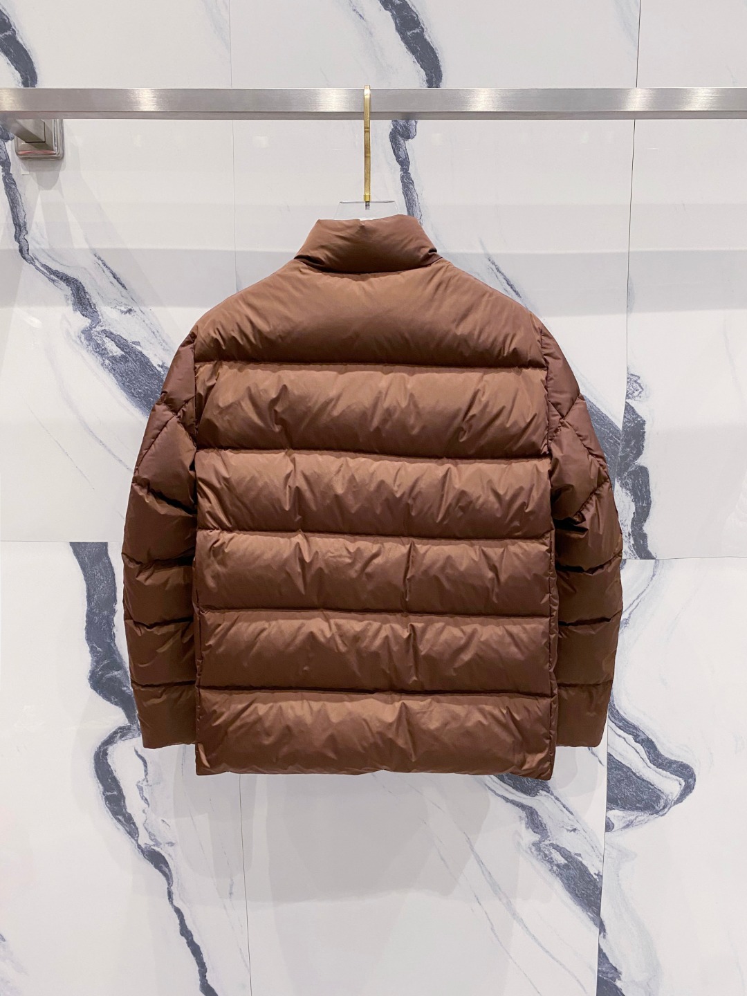 Prada 普拉达2025秋冬专柜同步新品发布，最新款羽绒服出货，全部原版购入，今年最新色，无论面料和辅