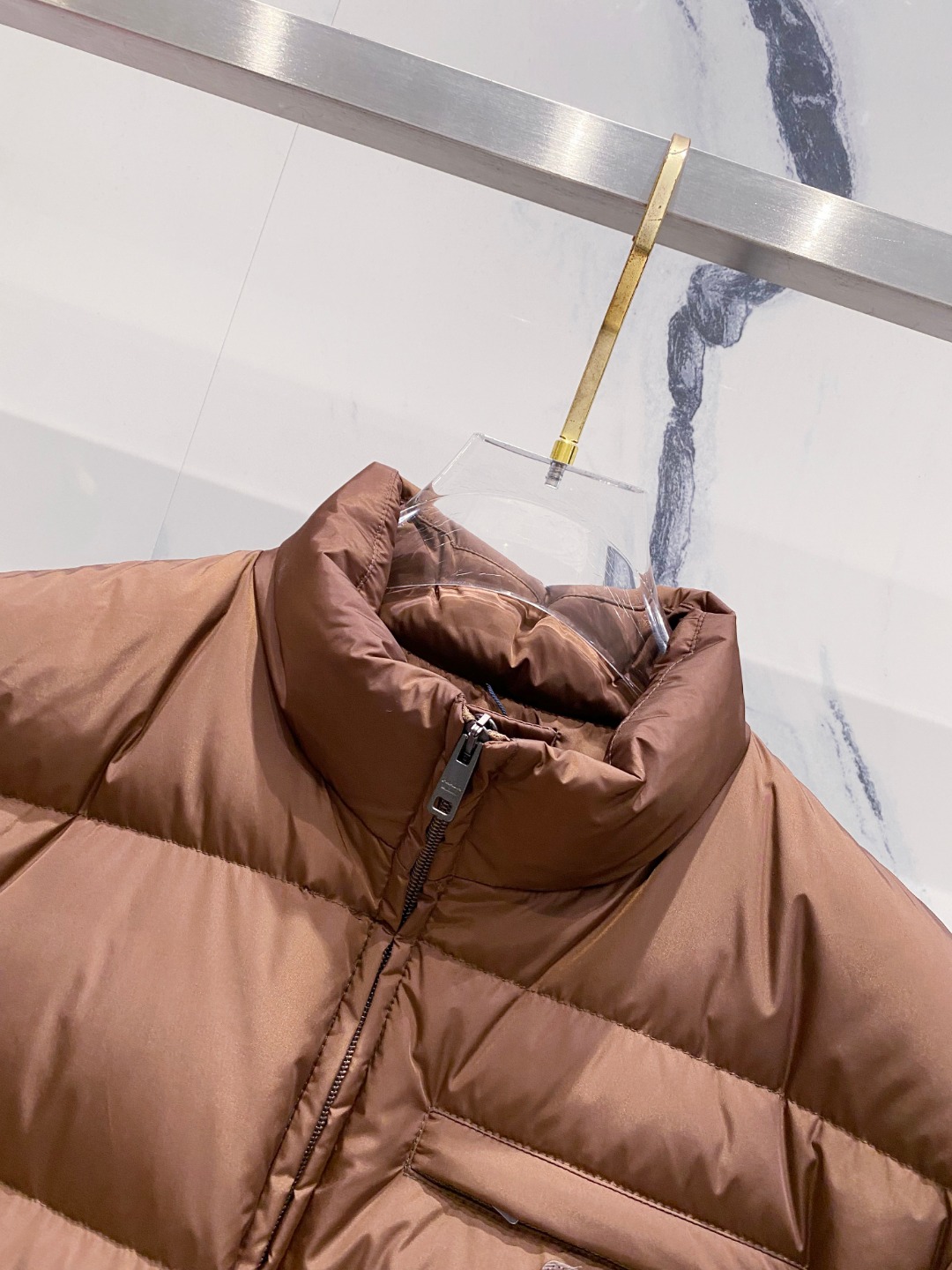 Prada 普拉达2025秋冬专柜同步新品发布，最新款羽绒服出货，全部原版购入，今年最新色，无论面料和辅