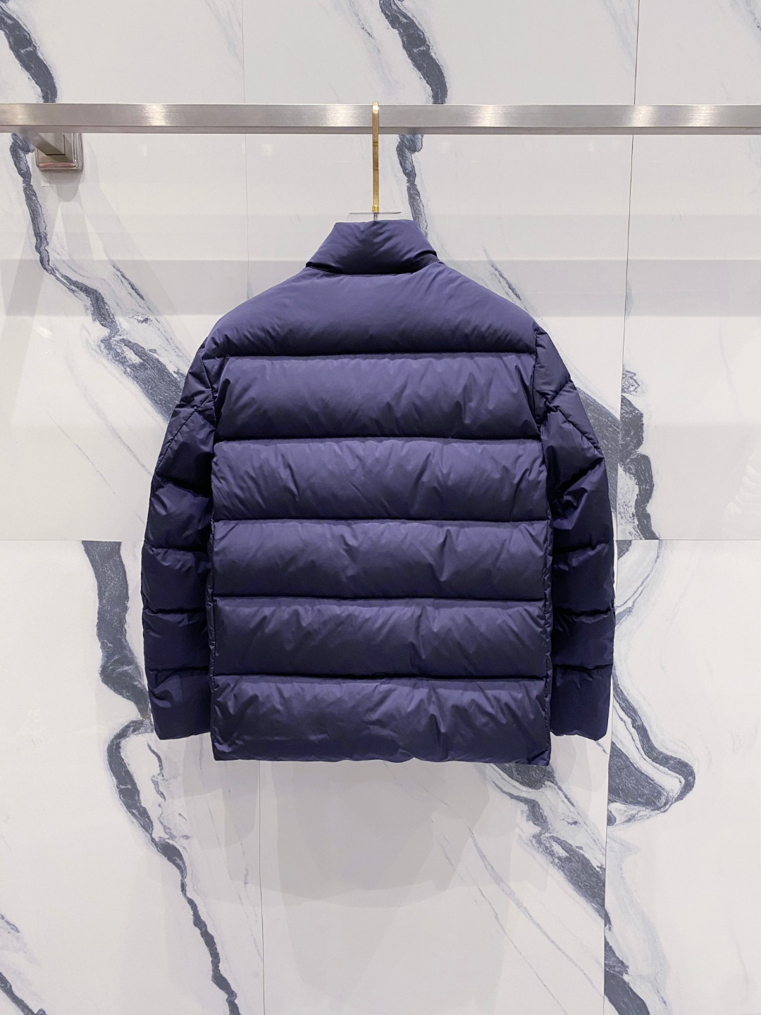 Prada 普拉达2025秋冬专柜同步新品发布，最新款羽绒服出货，全部原版购入，今年最新色，无论面料和辅