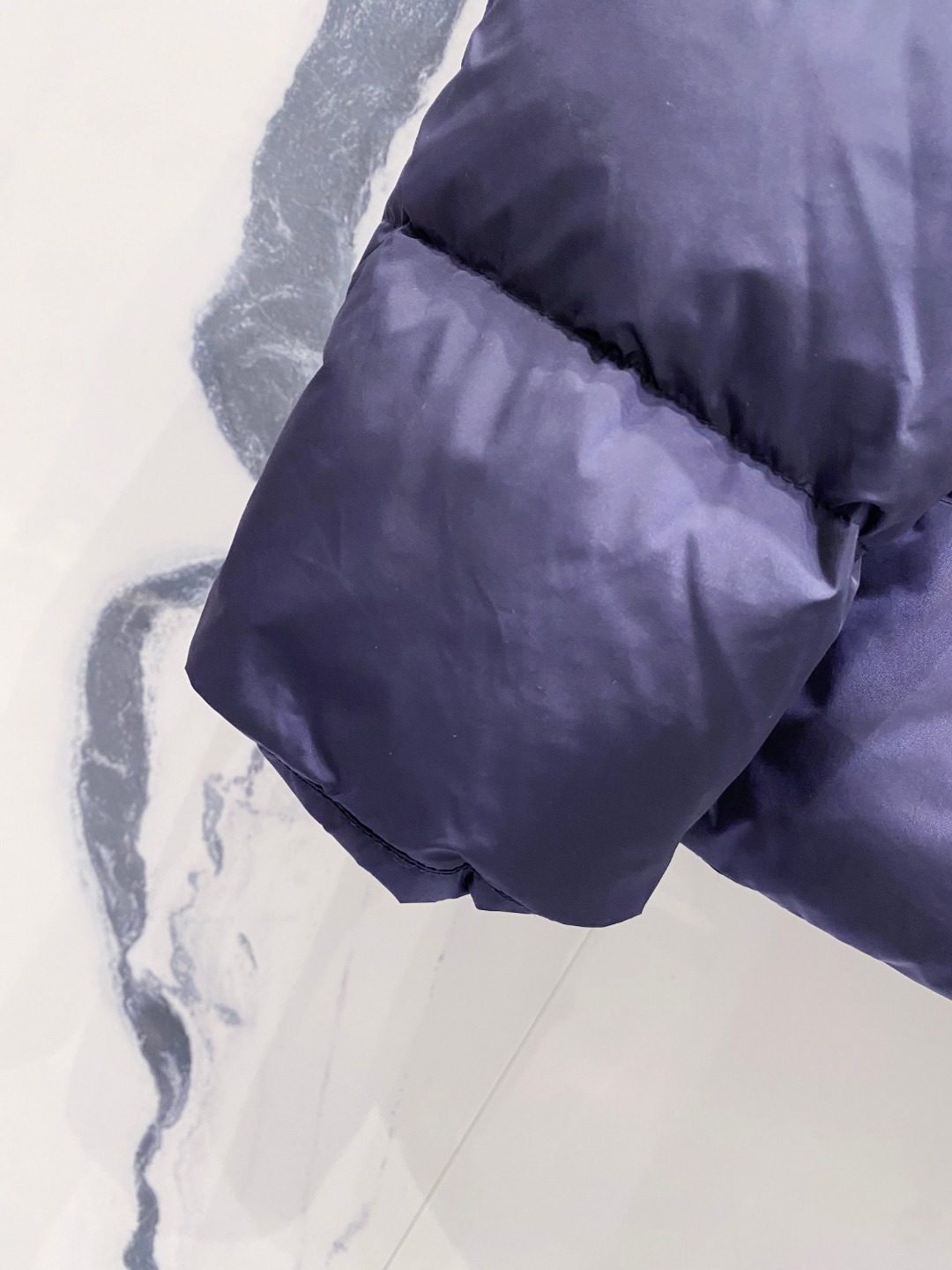 Prada 普拉达2025秋冬专柜同步新品发布，最新款羽绒服出货，全部原版购入，今年最新色，无论面料和辅