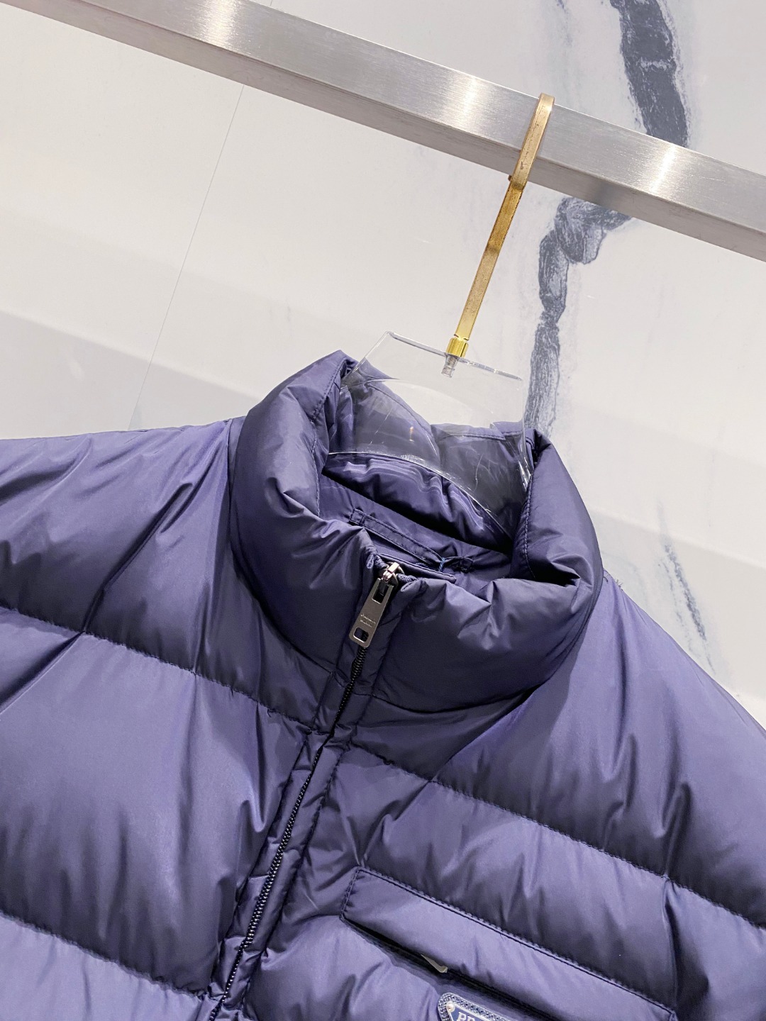 Prada 普拉达2025秋冬专柜同步新品发布，最新款羽绒服出货，全部原版购入，今年最新色，无论面料和辅