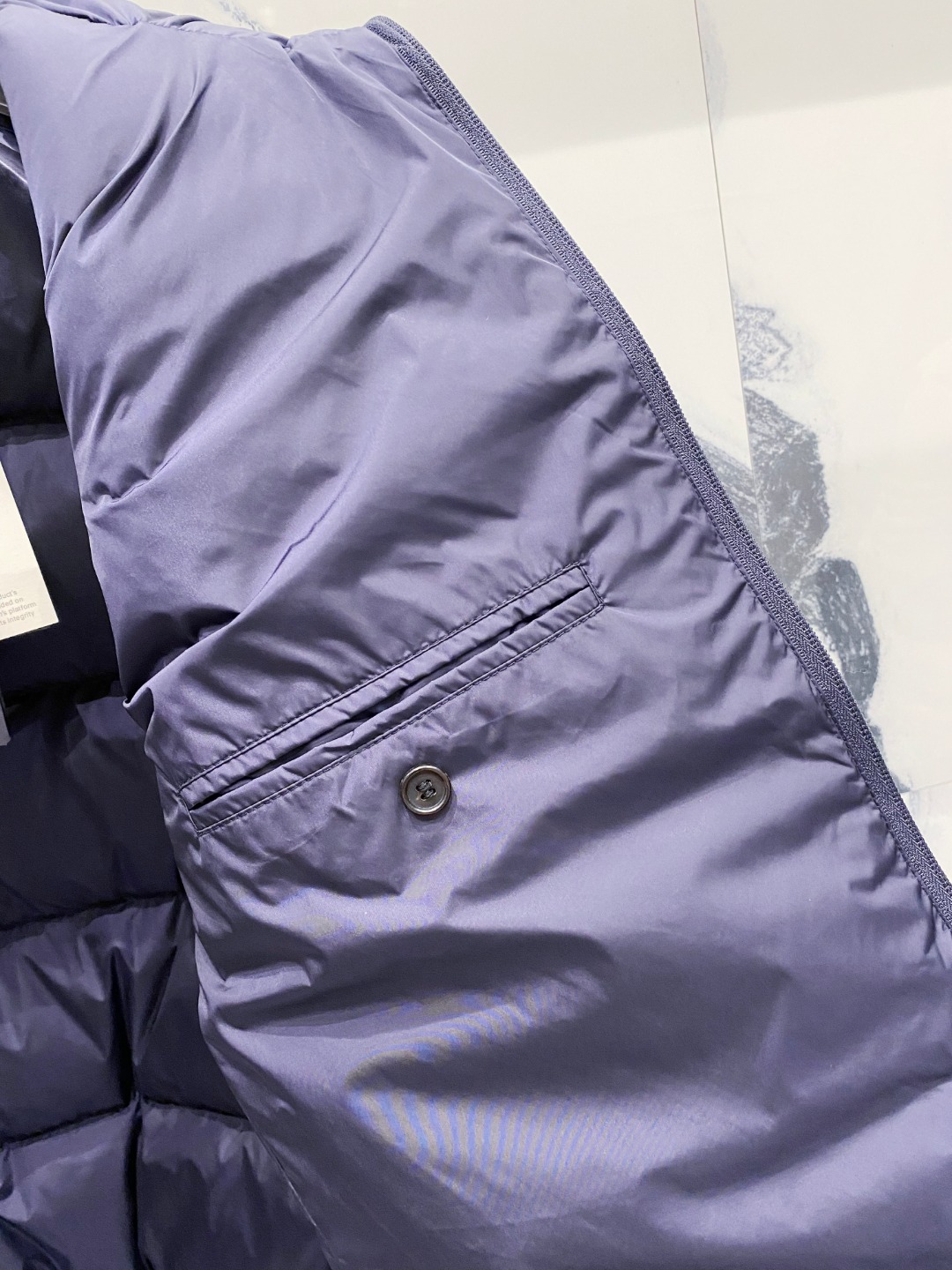 Prada 普拉达2025秋冬专柜同步新品发布，最新款羽绒服出货，全部原版购入，今年最新色，无论面料和辅