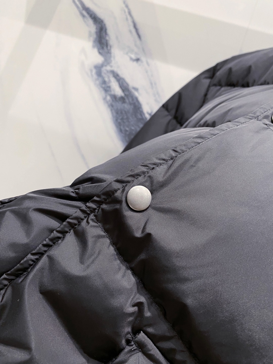 Prada 普拉达2025秋冬专柜同步新品发布，最新款羽绒服出货，全部原版购入，今年最新色，无论面料和辅