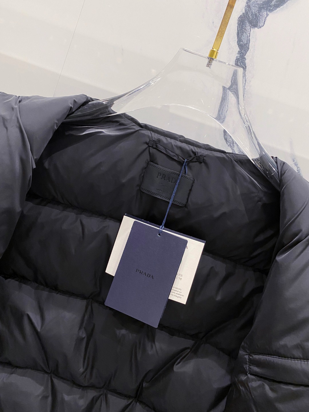 Prada 普拉达2025秋冬专柜同步新品发布，最新款羽绒服出货，全部原版购入，今年最新色，无论面料和辅