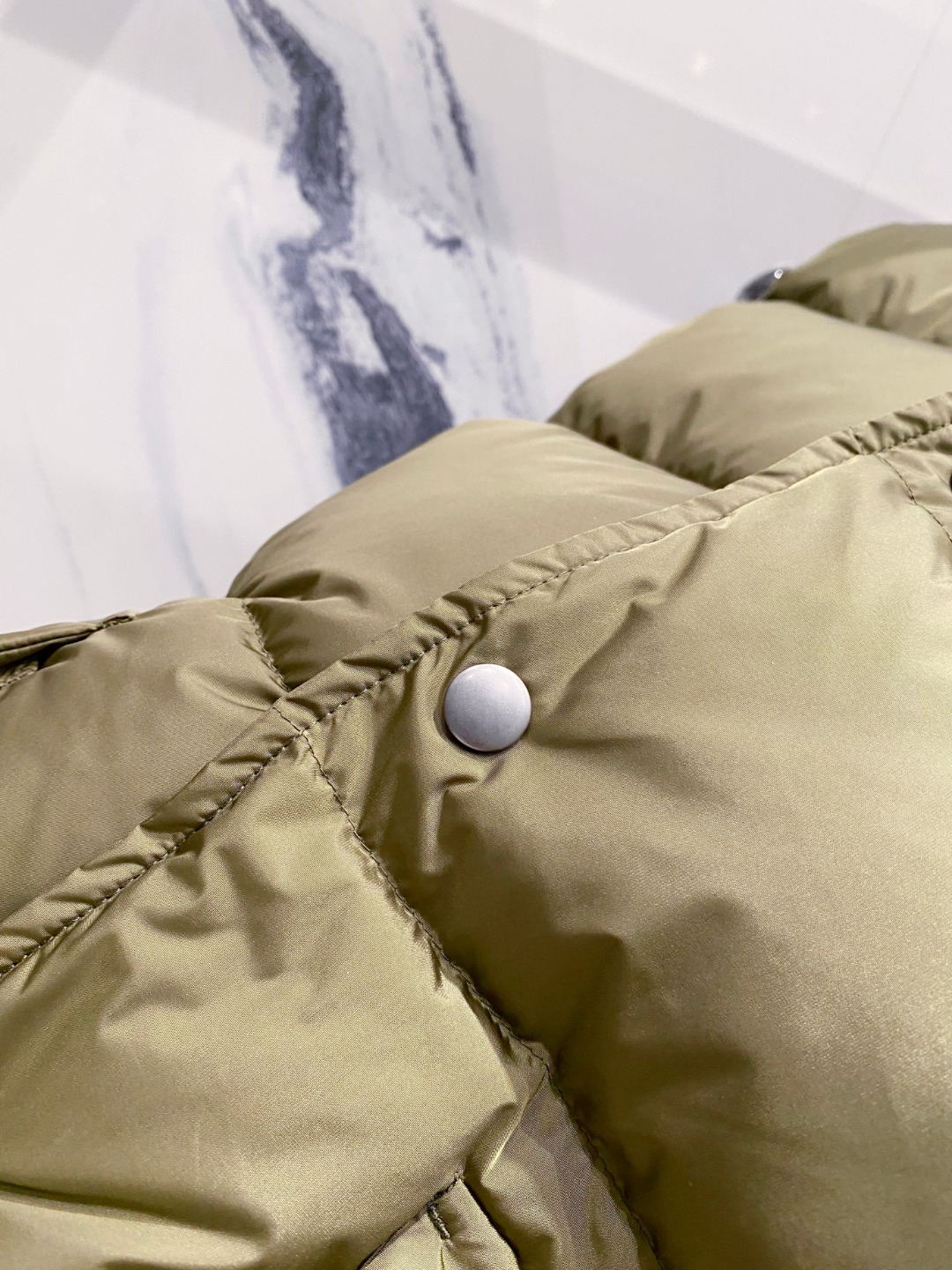 Prada 普拉达2025秋冬专柜同步新品发布，最新工装羽绒马甲出货，原版购入，无论面料及辅料，全部做到