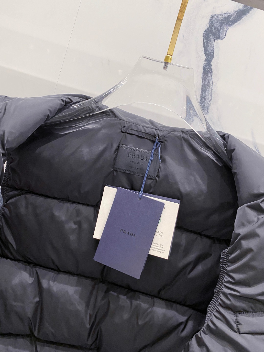 Prada 普拉达2025秋冬专柜同步新品发布，最新工装羽绒马甲出货，原版购入，无论面料及辅料，全部做到