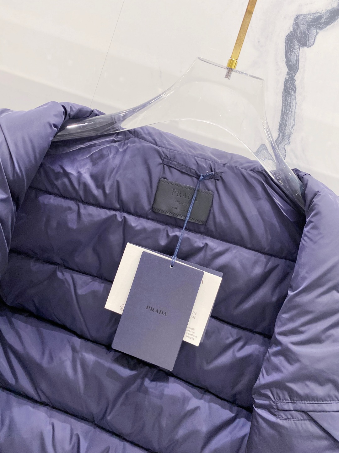 Prada 普拉达2025秋冬专柜同步新品发布，最新款羽绒马甲出货，全部原版购入，今年最新色，无论面料和