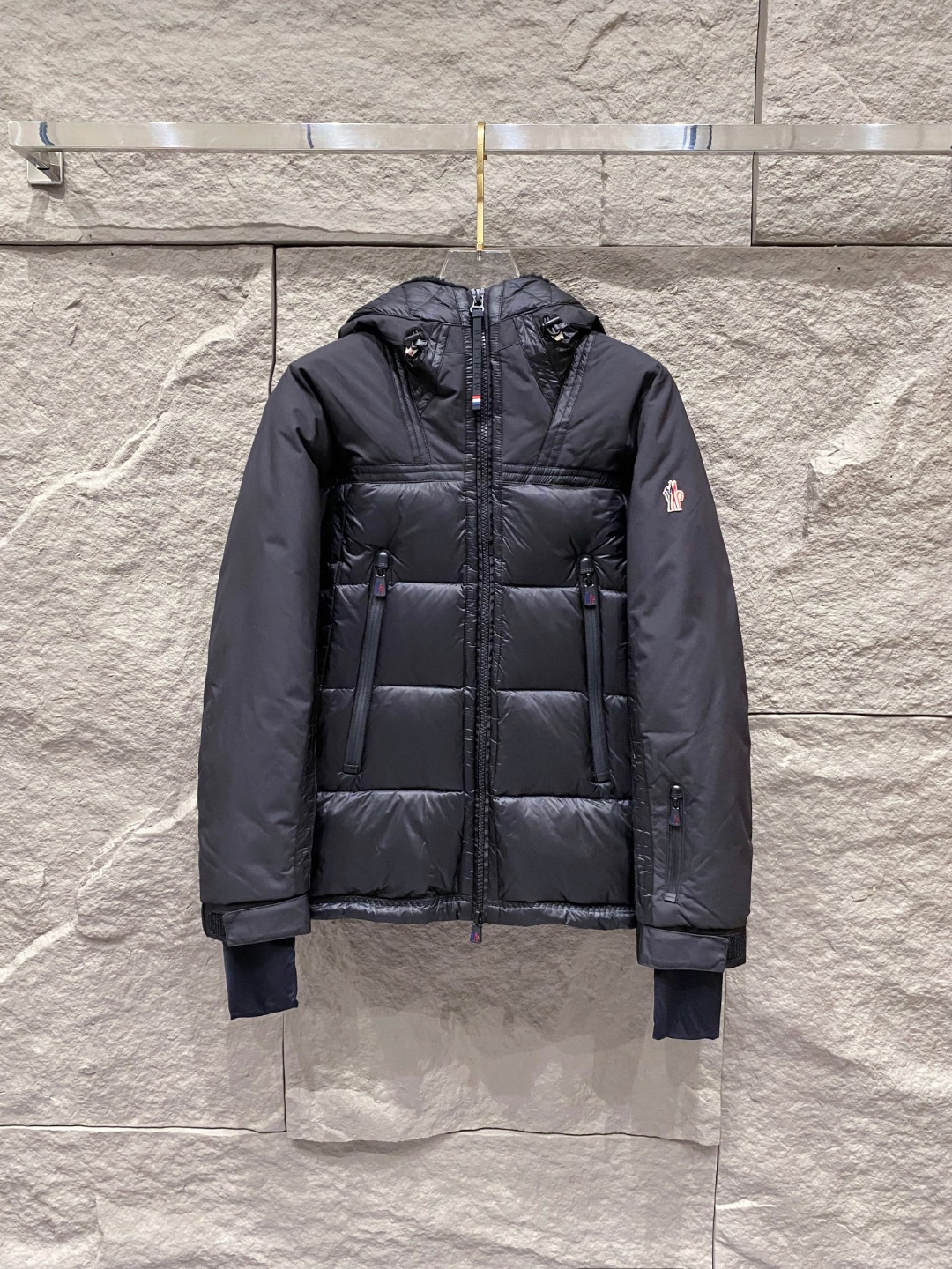 特级羽绒⬆️ Moncler Grenoble男士Morgins羊毛皮拼接里羽绒服.高端单品.原版购入开