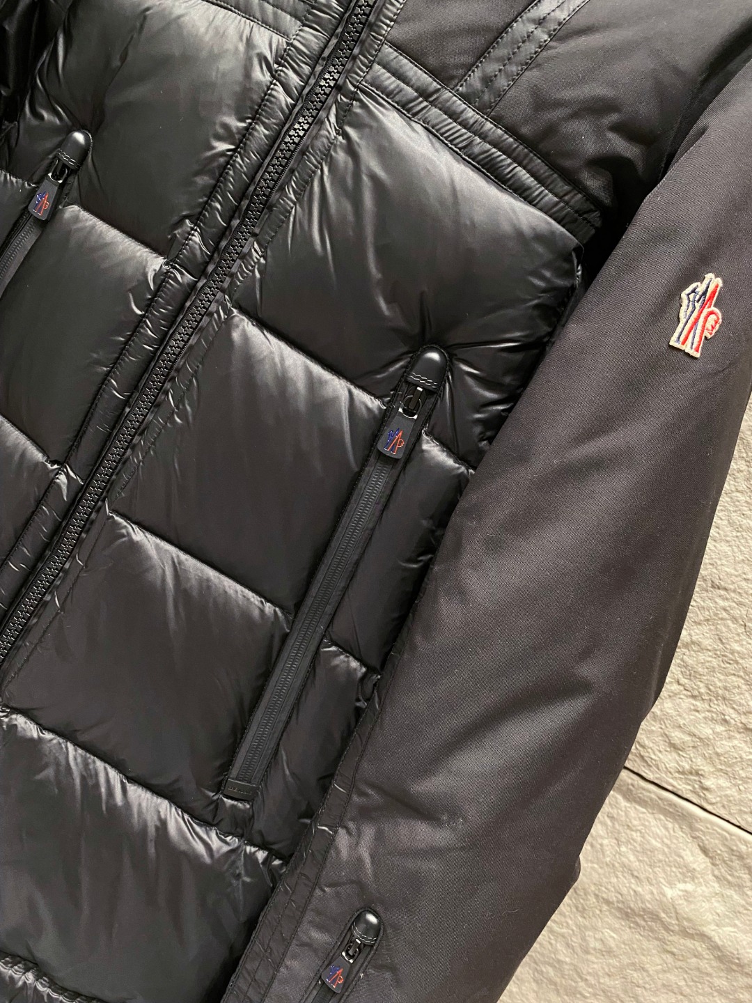 特级羽绒⬆️ Moncler Grenoble男士Morgins羊毛皮拼接里羽绒服.高端单品.原版购入开