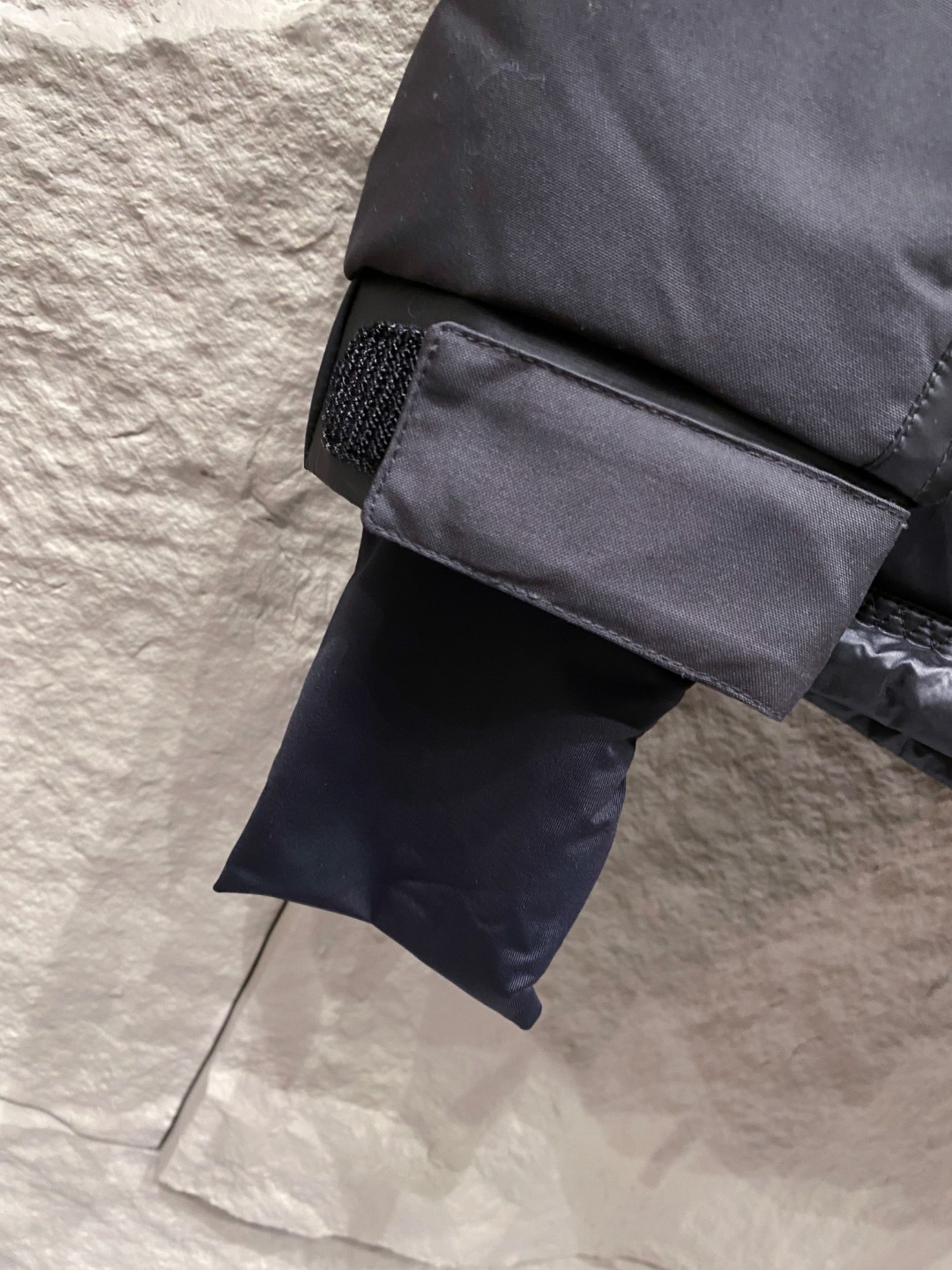 特级羽绒⬆️ Moncler Grenoble男士Morgins羊毛皮拼接里羽绒服.高端单品.原版购入开