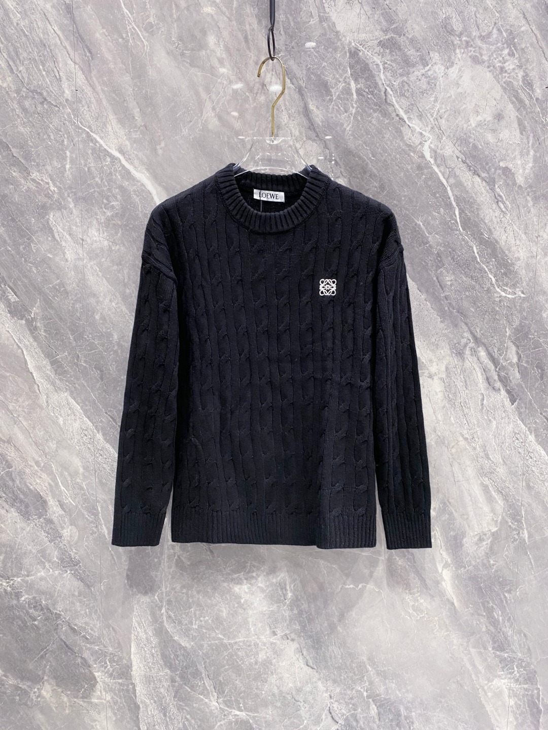 NO:622716,P Luo Yiwei 2025 sweater 2025 autumn and winter latest series, 1:1 top replica at the counter, all in good condition!  Thick style, the most popular old money style nowadays, a must-have item for the boss!  The boss who knows the goods quickly starts, the fabric is wool, size M~3Xl AAA4,,loewe,sweaters,alexander wang19860909P 罗意威 2025毛衣 2025秋冬最新系列,专柜1:1顶级复刻,全品相！加厚款,时下最流行的老钱风,老板必备单品！懂货的老板赶紧下手, 面料羊毛 尺码M~3Xl AAA4,,loewe,sweaters,alexander wang,Men's clothing