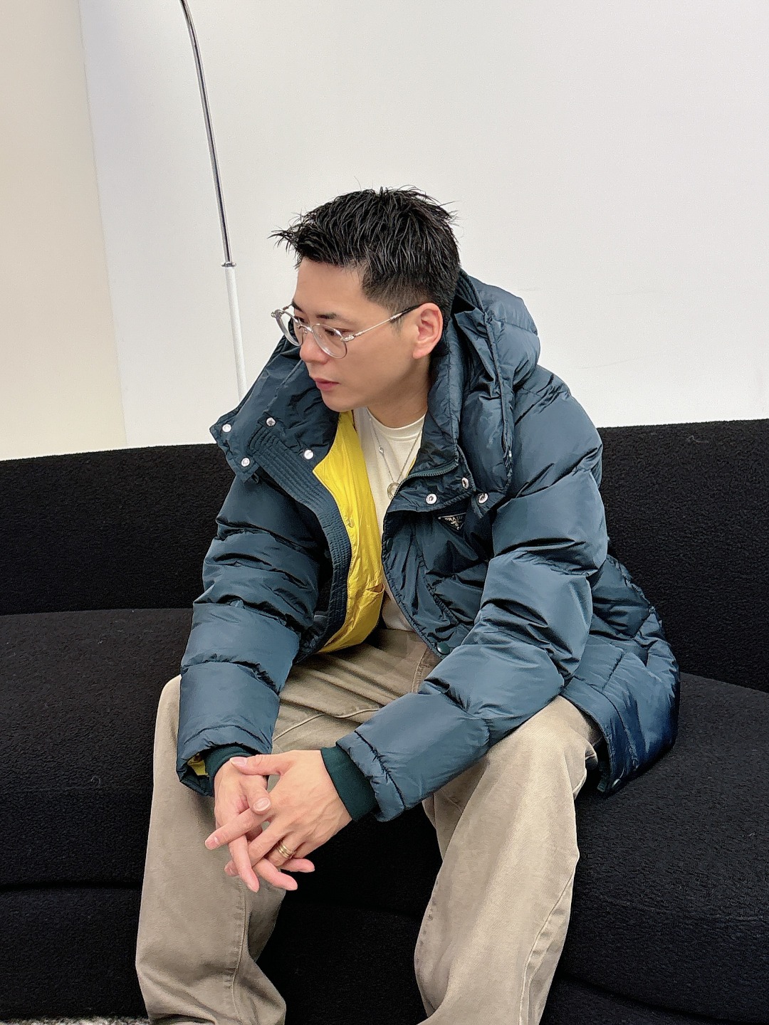 Prada&普拉达FW2025秋冬新款羽绒服。柜子在售款，一件难求。采用定制防风防雨面料，抗皱立挺有型，