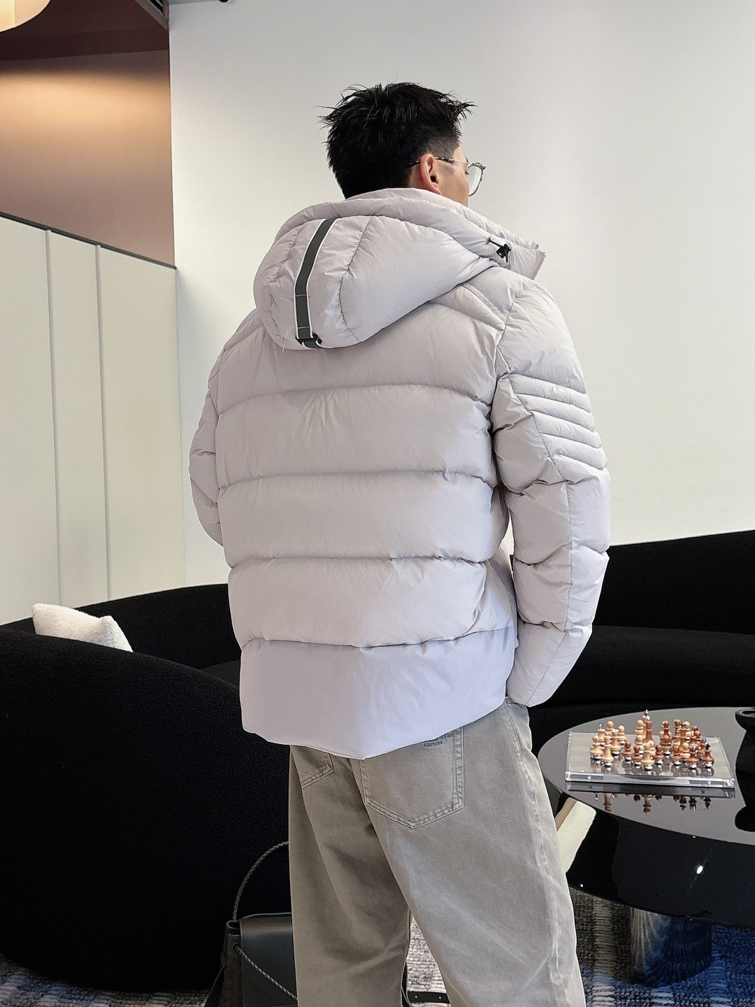 Canada Goose(加拿大鹅) FW2025新款羽绒服。连帽设计，男女同款，时尚感满满。采用定制面