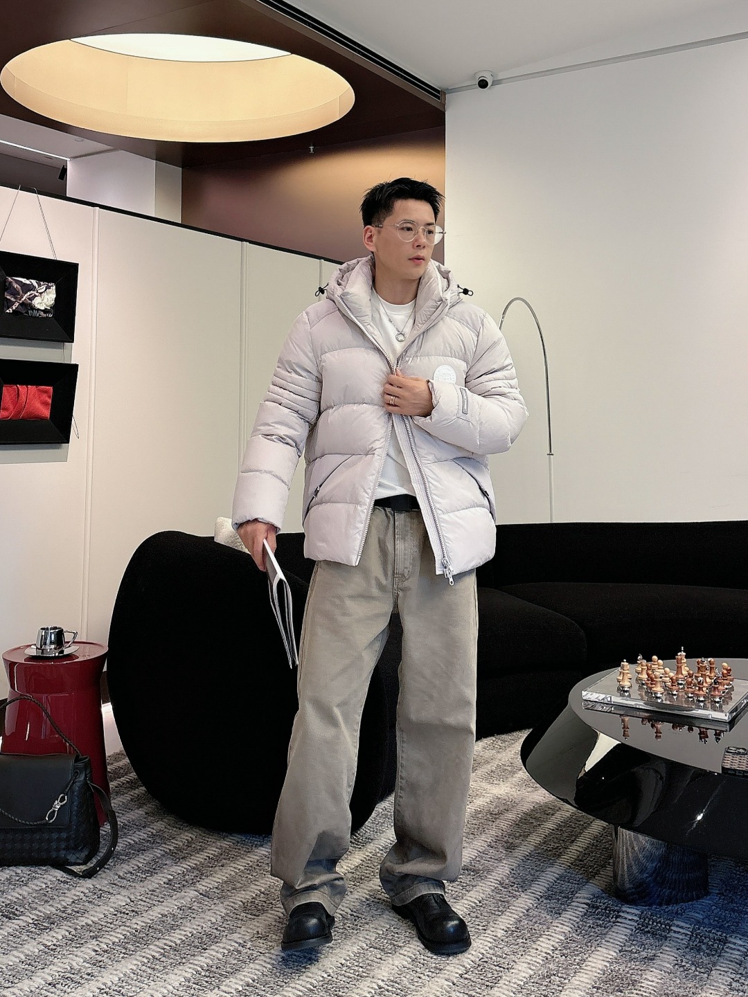 Canada Goose(加拿大鹅) FW2025新款羽绒服。连帽设计，男女同款，时尚感满满。采用定制面