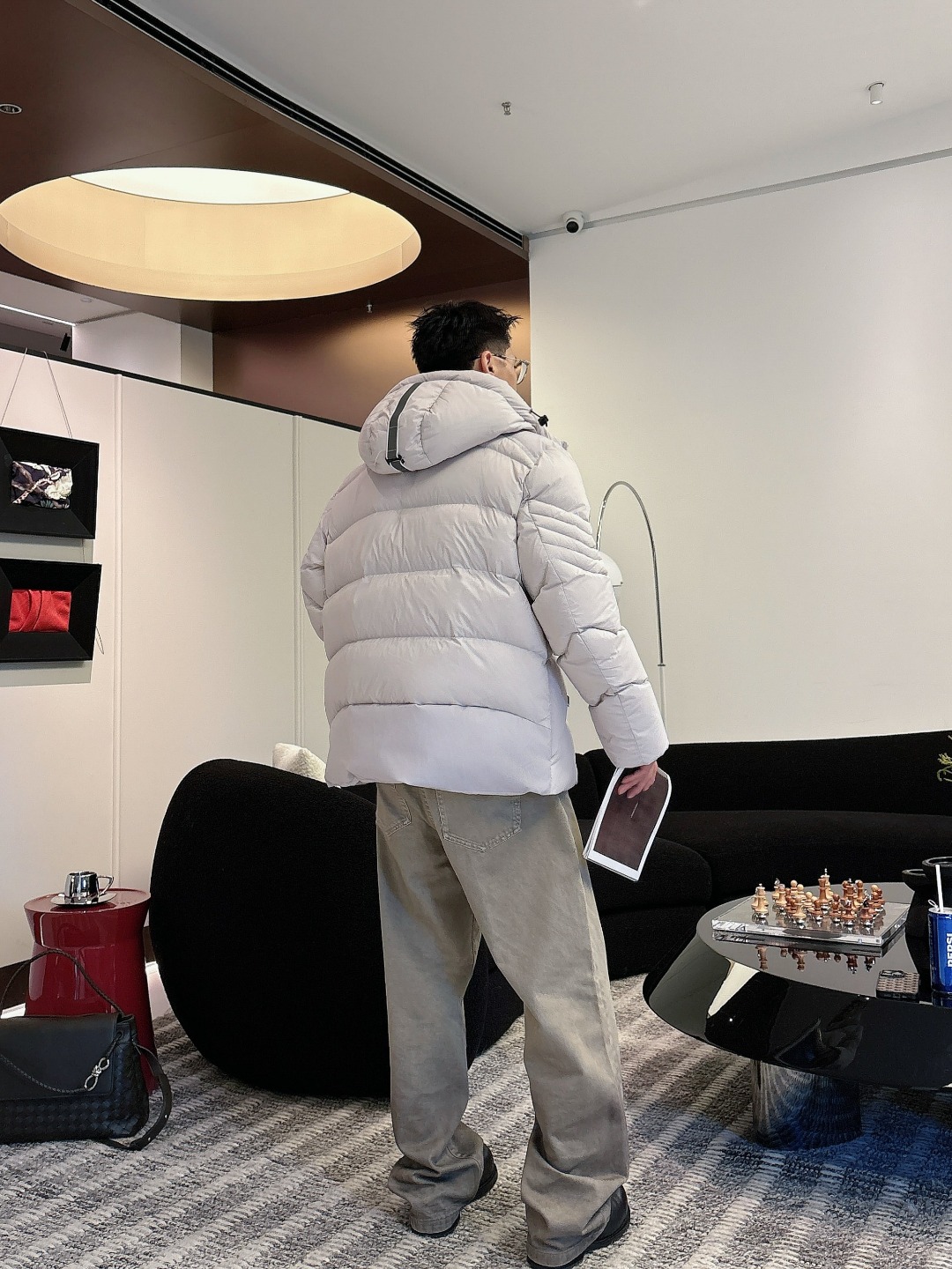 Canada Goose(加拿大鹅) FW2025新款羽绒服。连帽设计，男女同款，时尚感满满。采用定制面