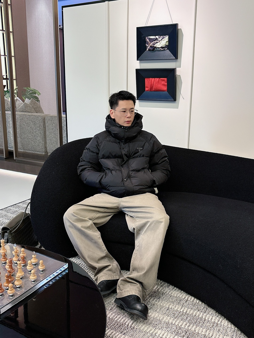 Prada&普拉达FW2025秋冬新款羽绒服。柜子在售款，一件难求。采用定制防风防雨面料，抗皱立挺有型，