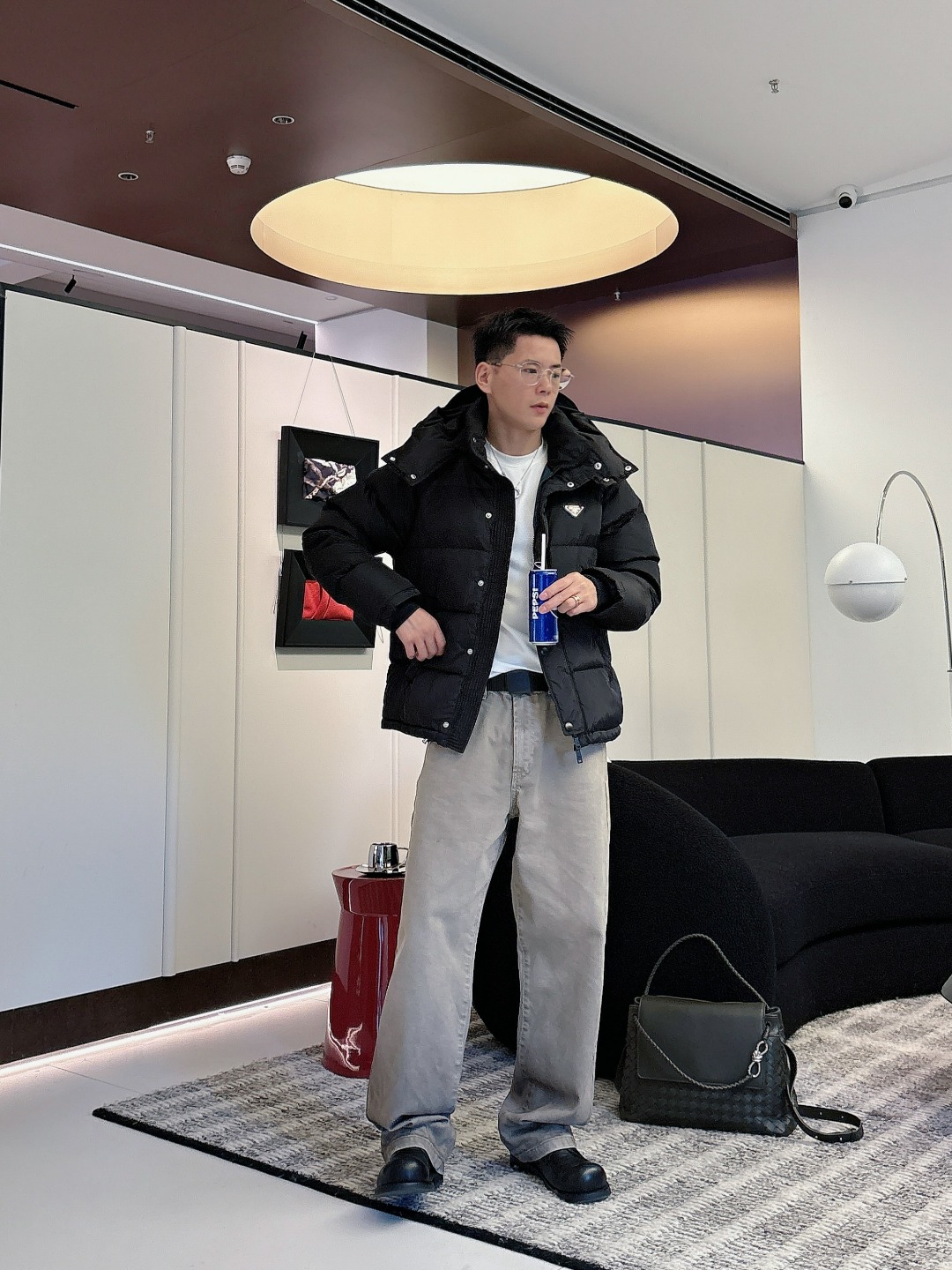 Prada&普拉达FW2025秋冬新款羽绒服。柜子在售款，一件难求。采用定制防风防雨面料，抗皱立挺有型，