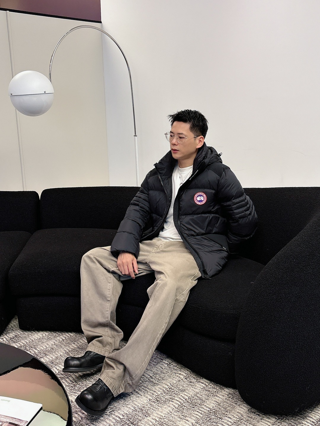 Canada Goose(加拿大鹅) FW2025新款羽绒服。连帽设计，男女同款，时尚感满满。采用定制面