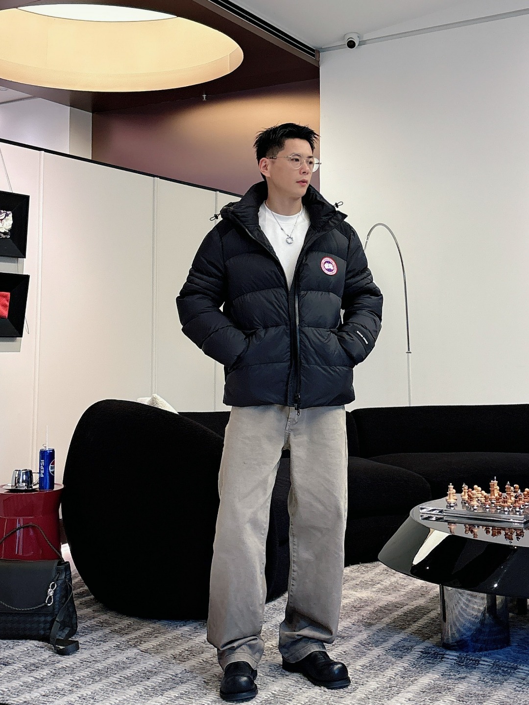 Canada Goose(加拿大鹅) FW2025新款羽绒服。连帽设计，男女同款，时尚感满满。采用定制面