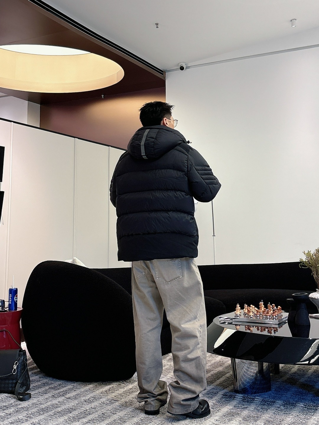 Canada Goose(加拿大鹅) FW2025新款羽绒服。连帽设计，男女同款，时尚感满满。采用定制面