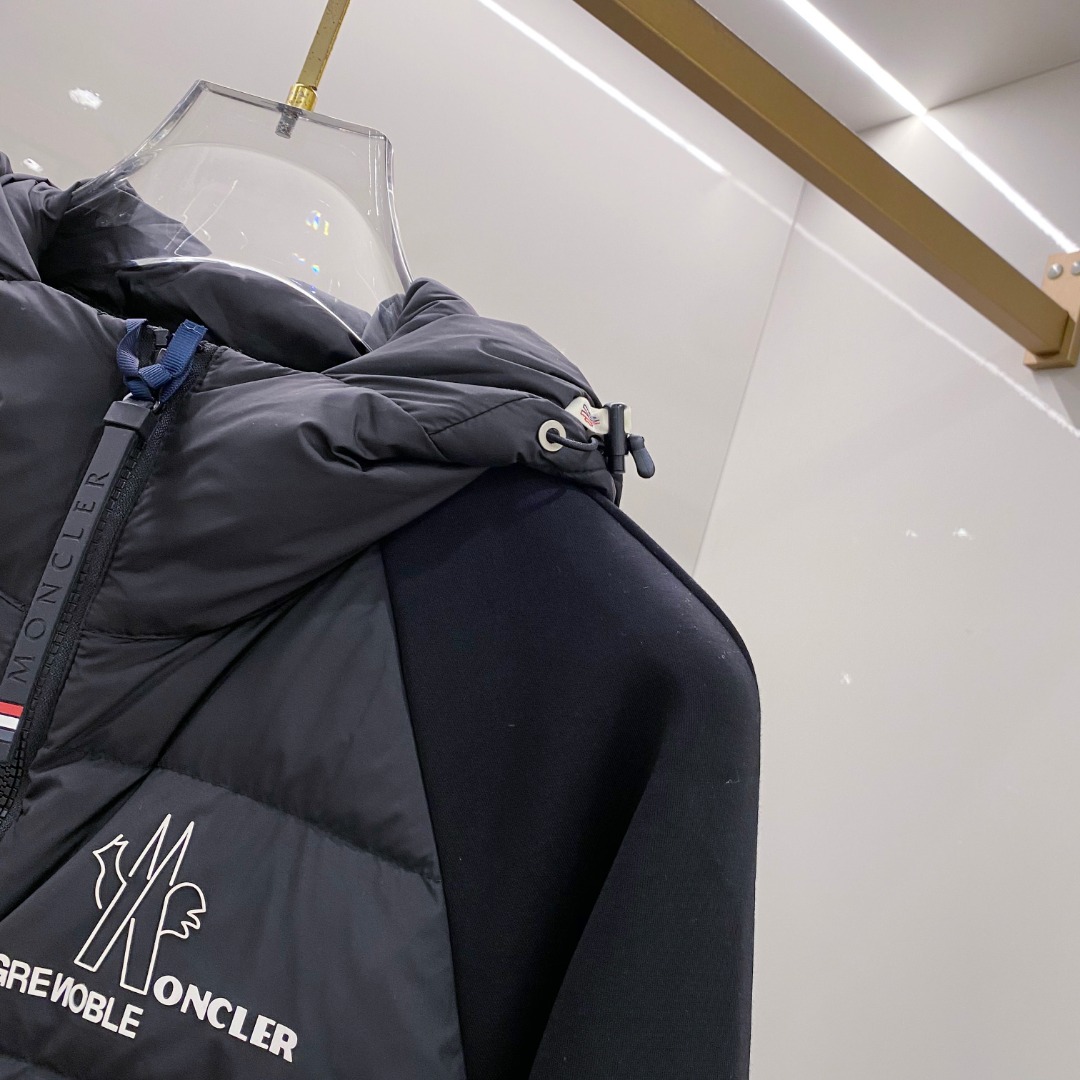 Moncler 蒙口 FW2025新款连帽拼羽绒夹克外套。经典款，一件难求。采用原版定制面料，正身充90
