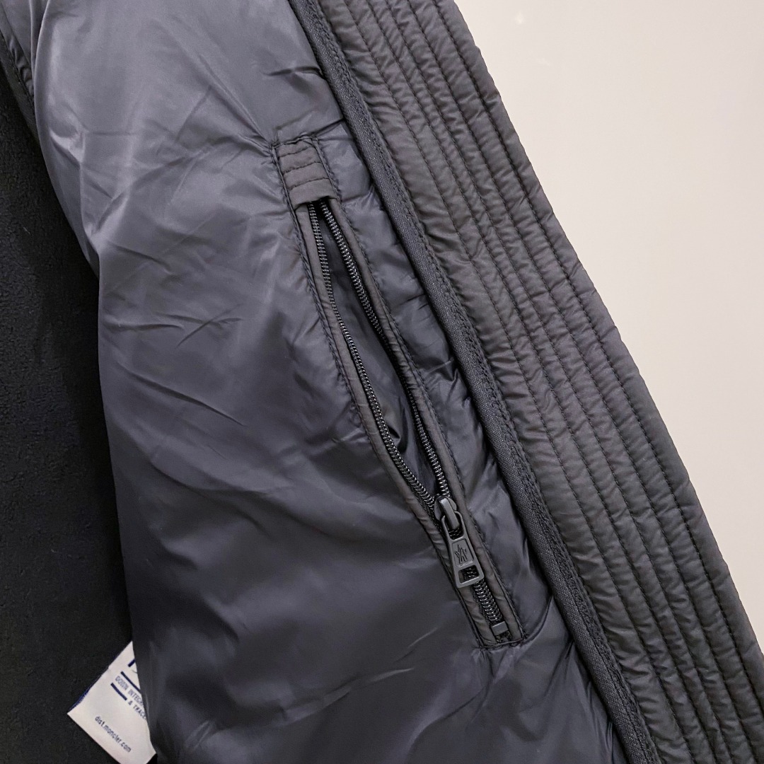 Moncler 蒙口 FW2025新款连帽拼羽绒夹克外套。经典款，一件难求。采用原版定制面料，正身充90