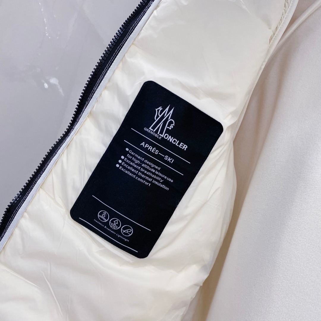 Moncler 蒙口 FW2025新款连帽拼羽绒夹克外套。经典款，一件难求。采用原版定制面料，正身充90