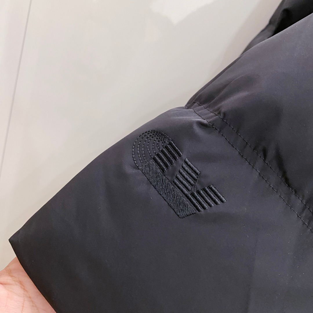 LOUIS*VUITTON 路易威登 FW2025秋冬新款羽绒服，Lv徽标压花钢印老花拼接连帽璀璨登场，