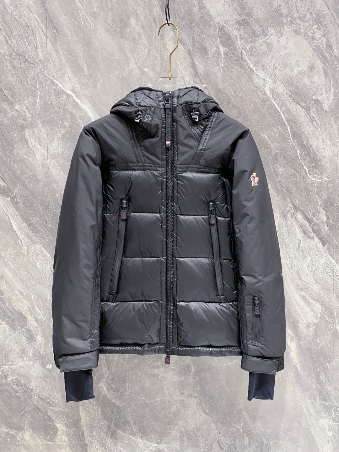 特级羽绒⬆️ Moncler Grenoble男士Morgins羊毛皮拼接里羽绒服.高端单品.原版购入开