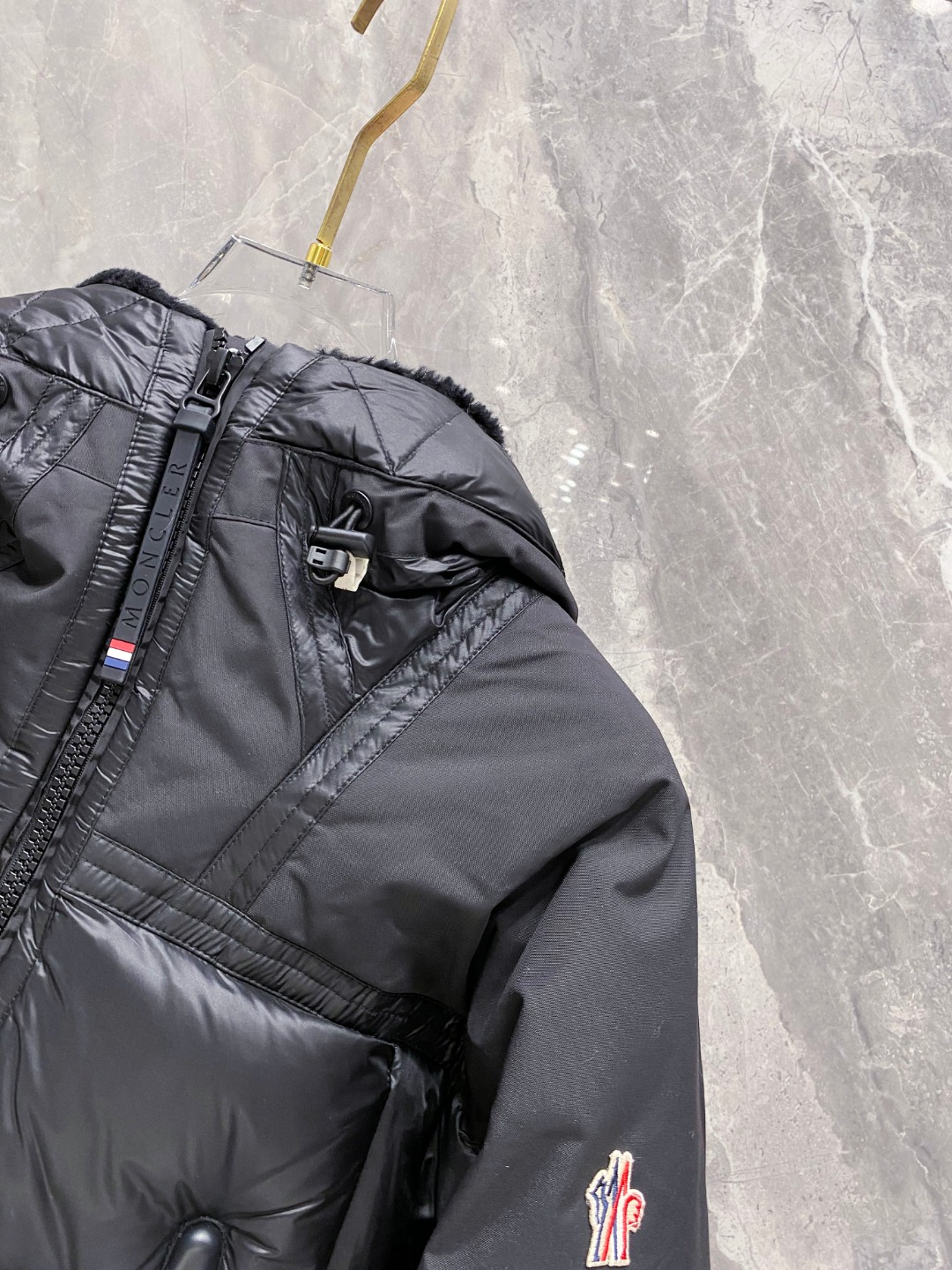 特级羽绒⬆️ Moncler Grenoble男士Morgins羊毛皮拼接里羽绒服.高端单品.原版购入开