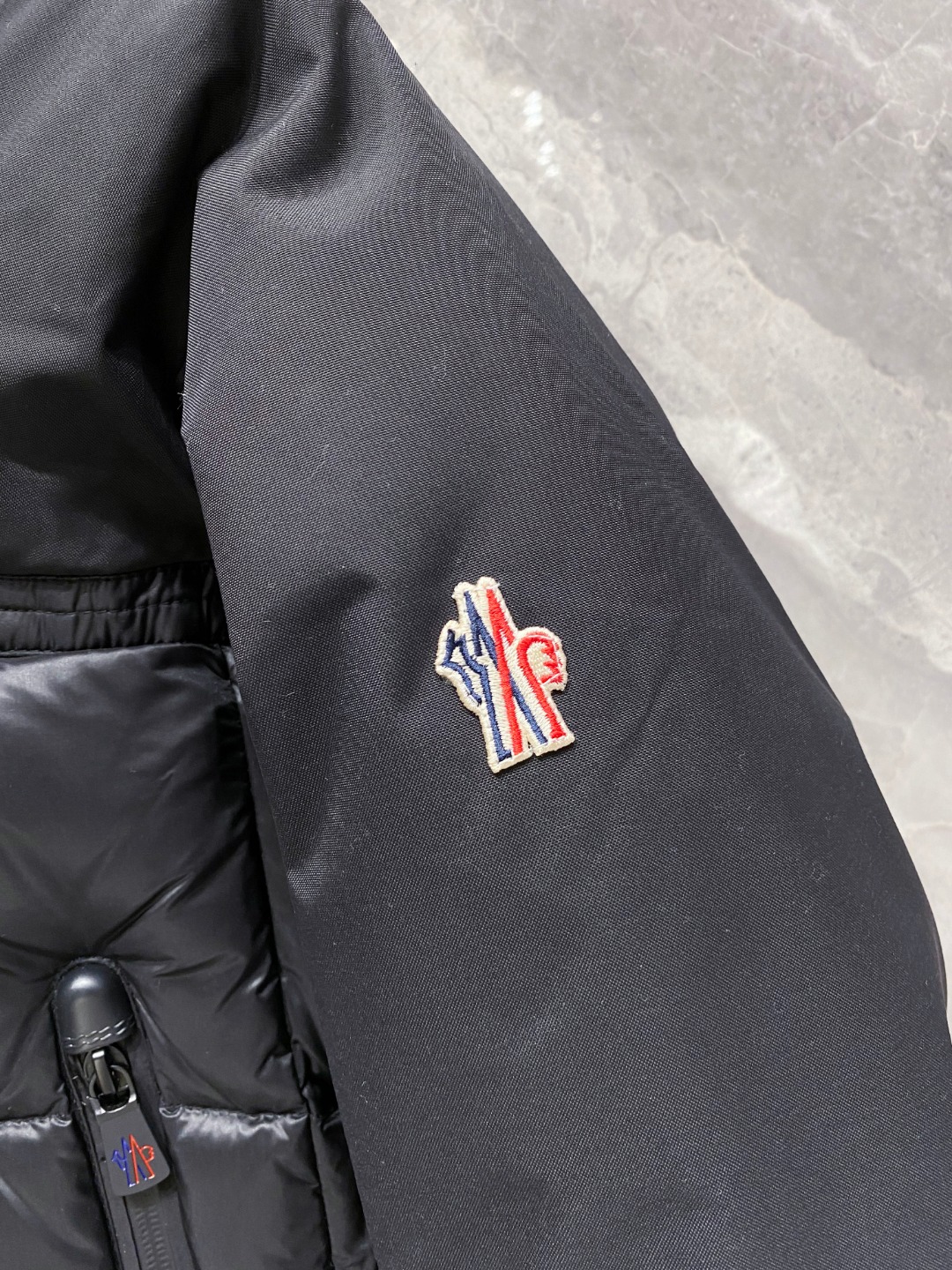 特级羽绒⬆️ Moncler Grenoble男士Morgins羊毛皮拼接里羽绒服.高端单品.原版购入开