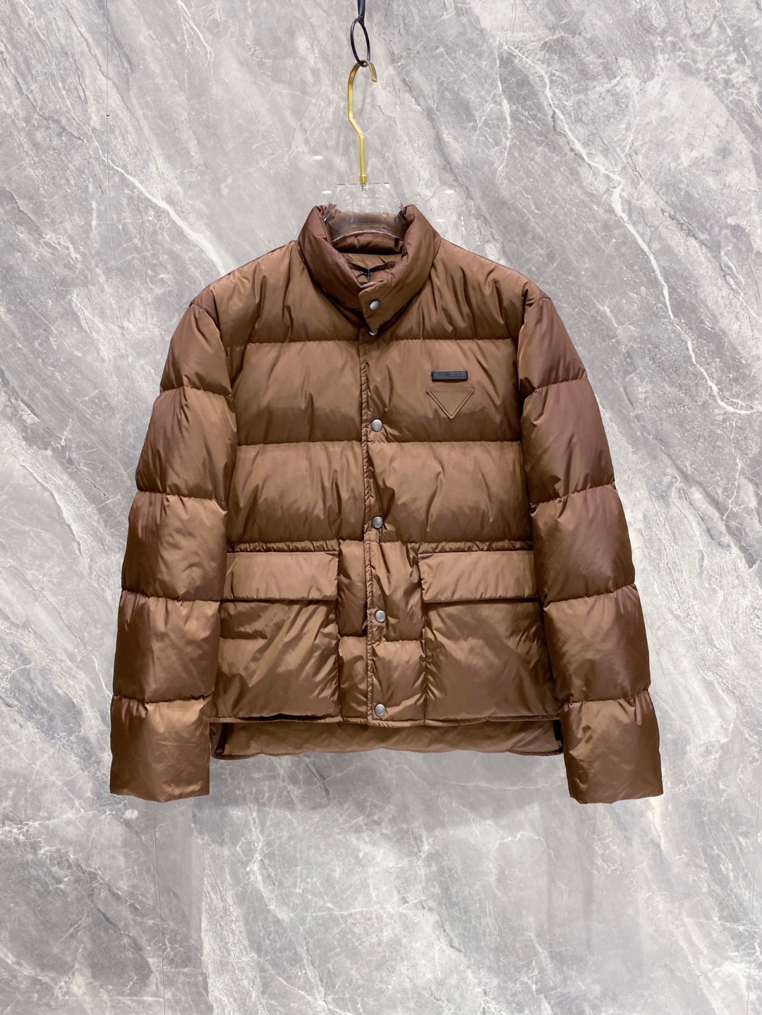 Prada 普拉达2025秋冬专柜同步新品发布，最新款羽绒服出货，全部原版购入，今年最新色，无论面料和辅