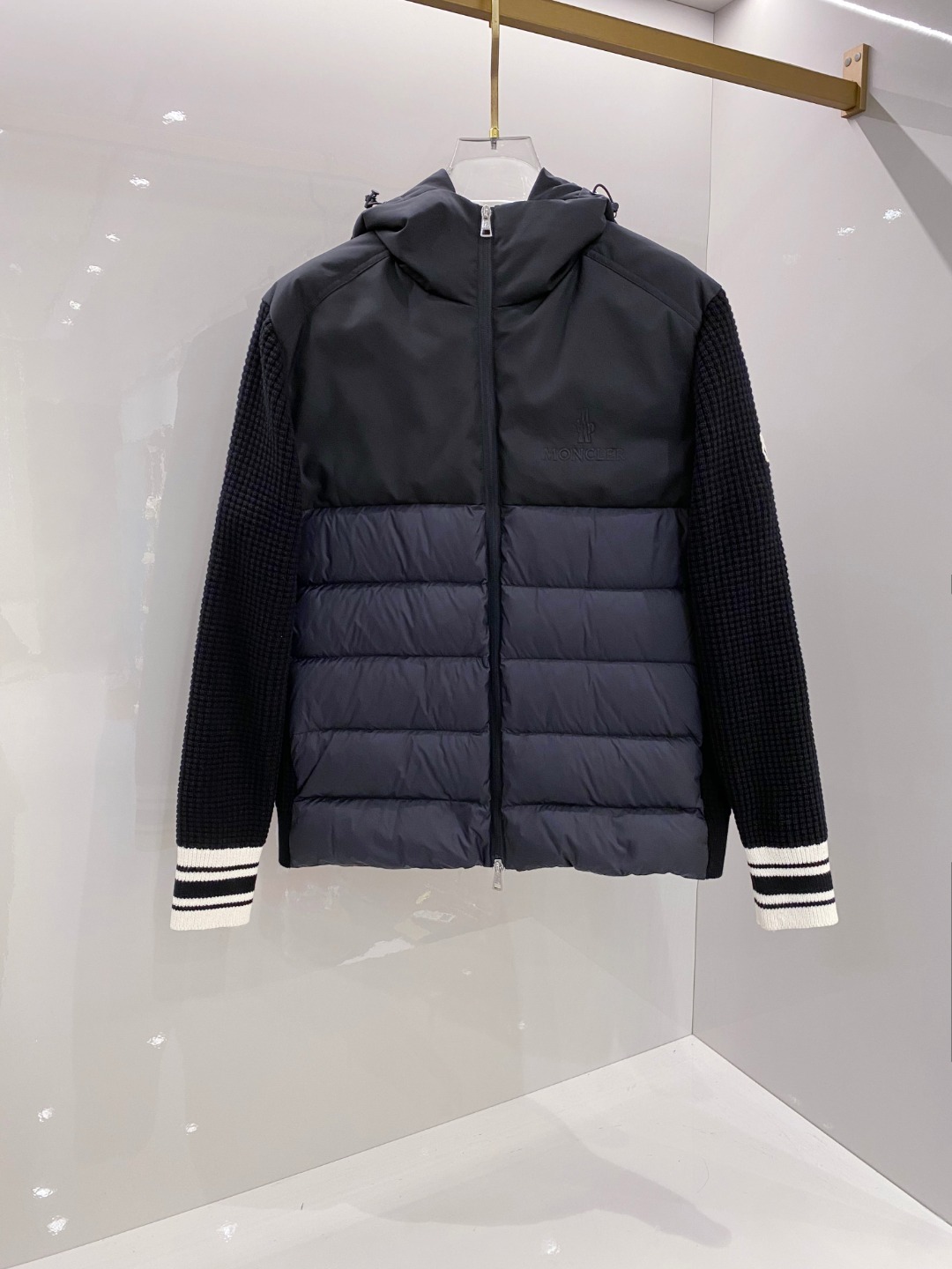 Moncler 蒙口 2025年秋冬新款羽绒服，针织连帽拼接羽绒服采用新国标95白鸭绒，秋冬新品内搭神器