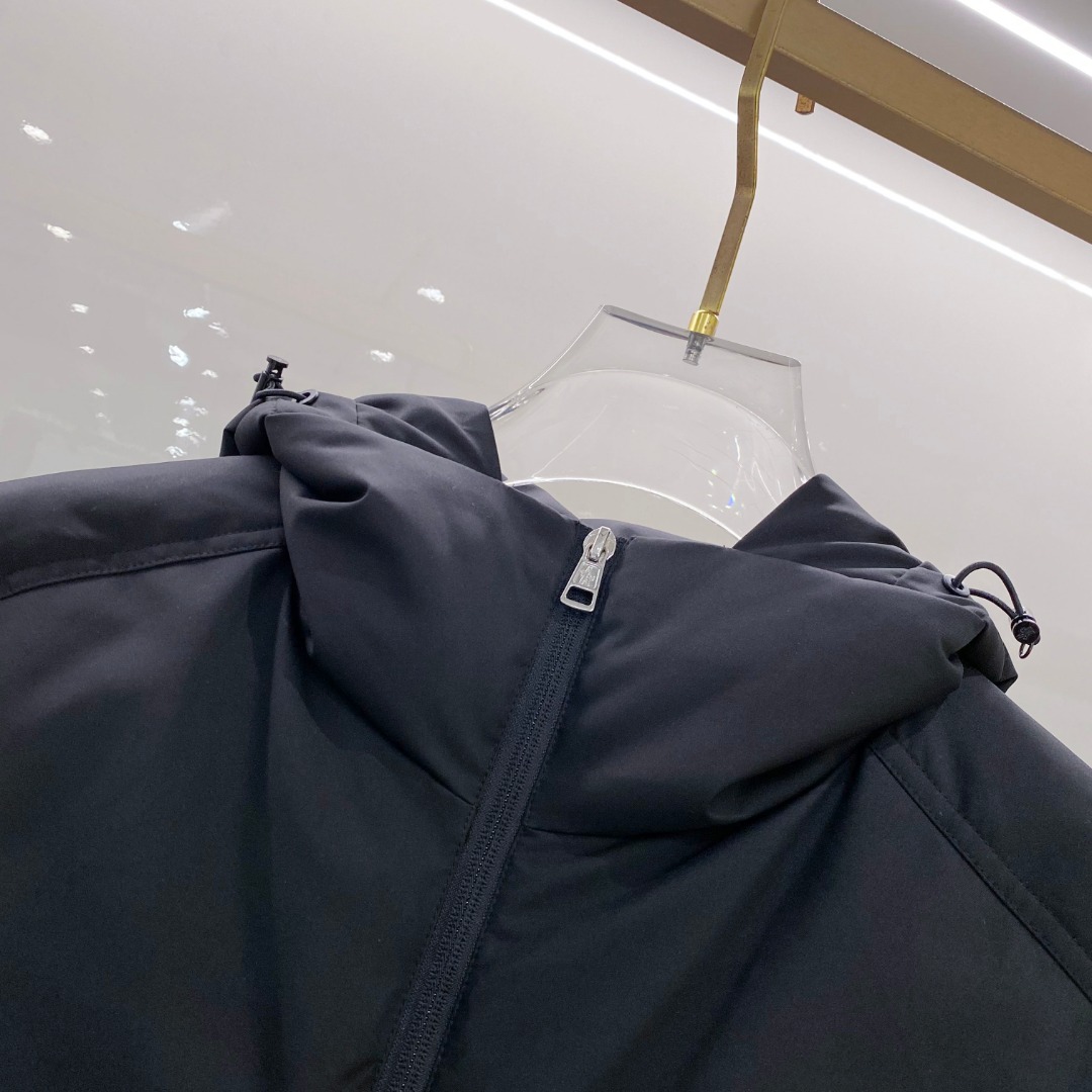Moncler 蒙口 2025年秋冬新款羽绒服，针织连帽拼接羽绒服采用新国标95白鸭绒，秋冬新品内搭神器