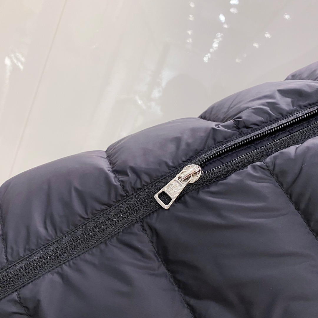 Moncler 蒙口 2025年秋冬新款羽绒服，针织连帽拼接羽绒服采用新国标95白鸭绒，秋冬新品内搭神器