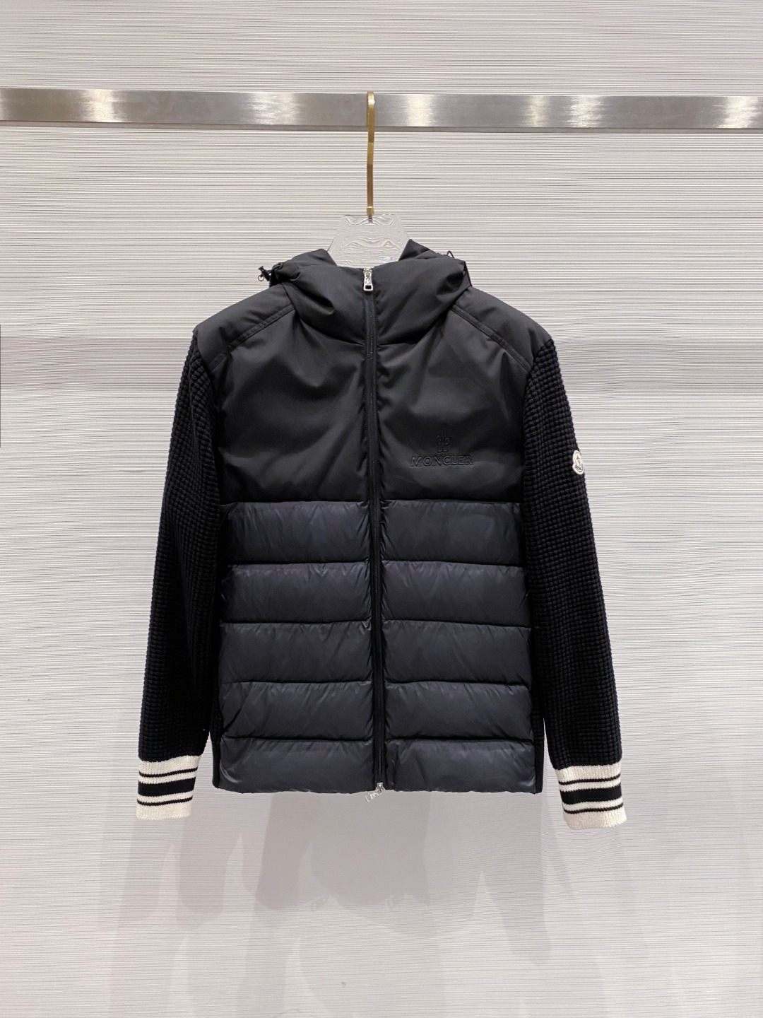 Moncler 蒙口 2025年秋冬新款羽绒服，针织连帽拼接羽绒服采用新国标95白鸭绒，秋冬新品内搭神器
