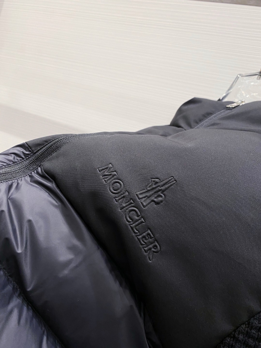 Moncler 蒙口 2025年秋冬新款羽绒服，针织连帽拼接羽绒服采用新国标95白鸭绒，秋冬新品内搭神器