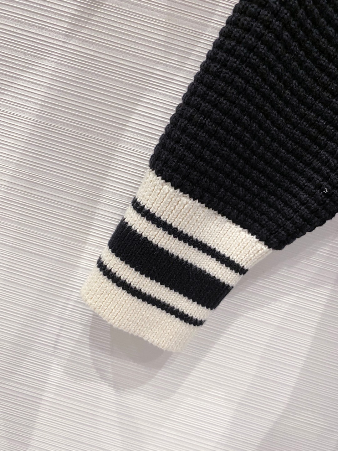 Moncler 蒙口 2025年秋冬新款羽绒服，针织连帽拼接羽绒服采用新国标95白鸭绒，秋冬新品内搭神器