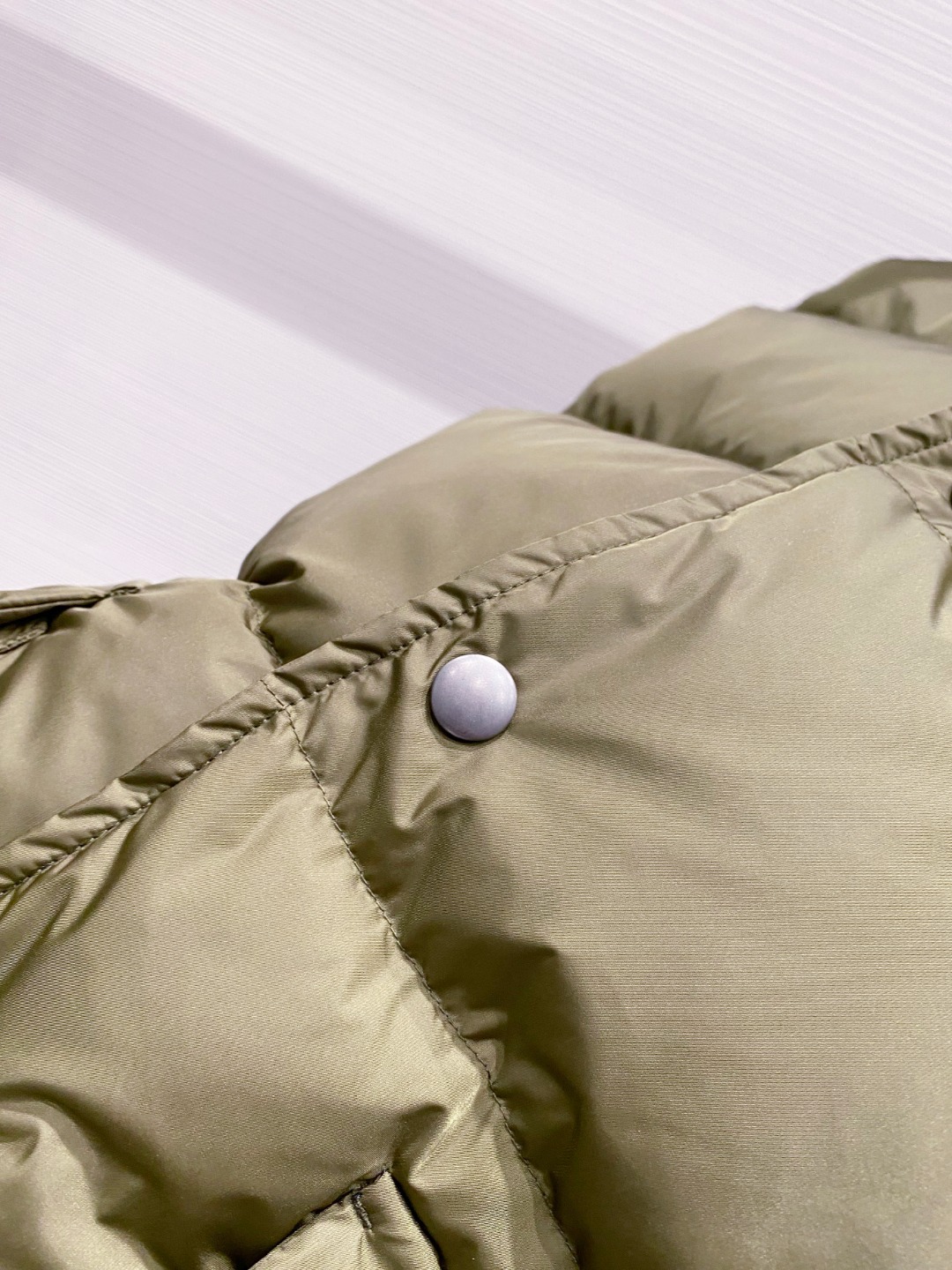 Prada 普拉达2025秋冬专柜同步新品发布，最新工装羽绒马甲出货，原版购入，无论面料及辅料，全部做到