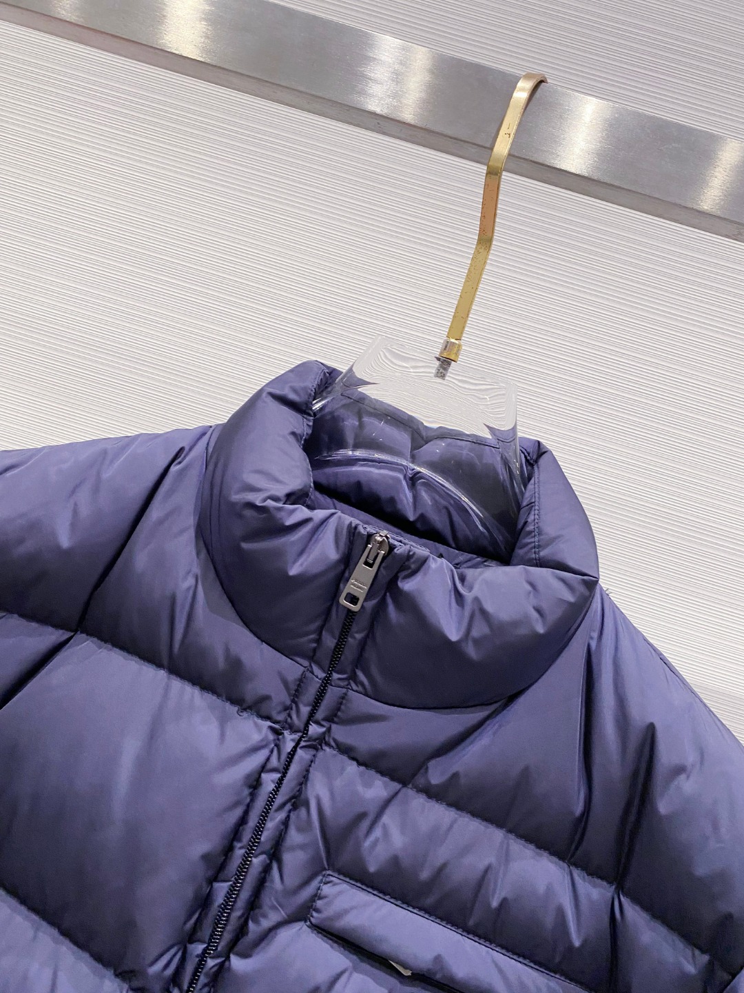 Prada 普拉达2025秋冬专柜同步新品发布，最新款羽绒服出货，全部原版购入，今年最新色，无论面料和辅