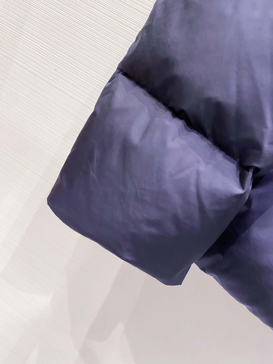 Prada 普拉达2025秋冬专柜同步新品发布，最新款羽绒服出货，全部原版购入，今年最新色，无论面料和辅